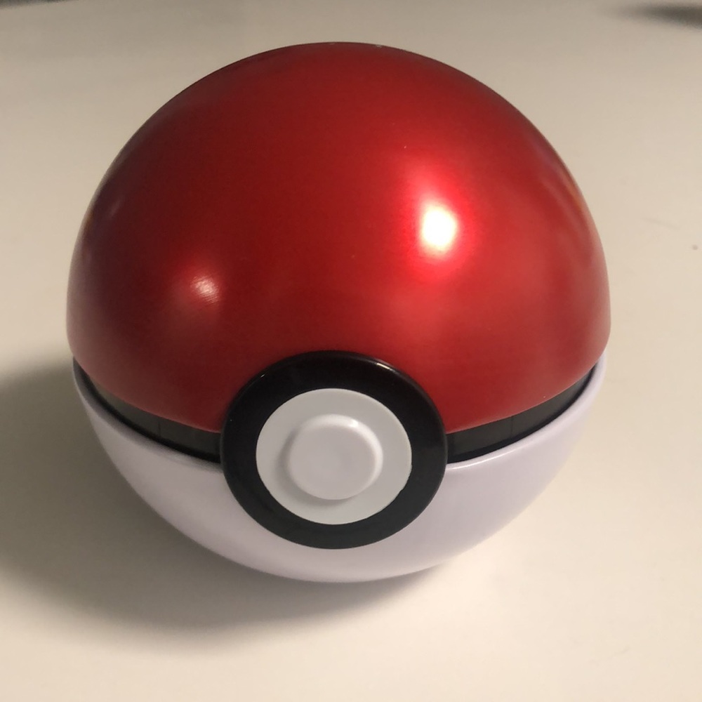 Pokémon pokeball tin collectible